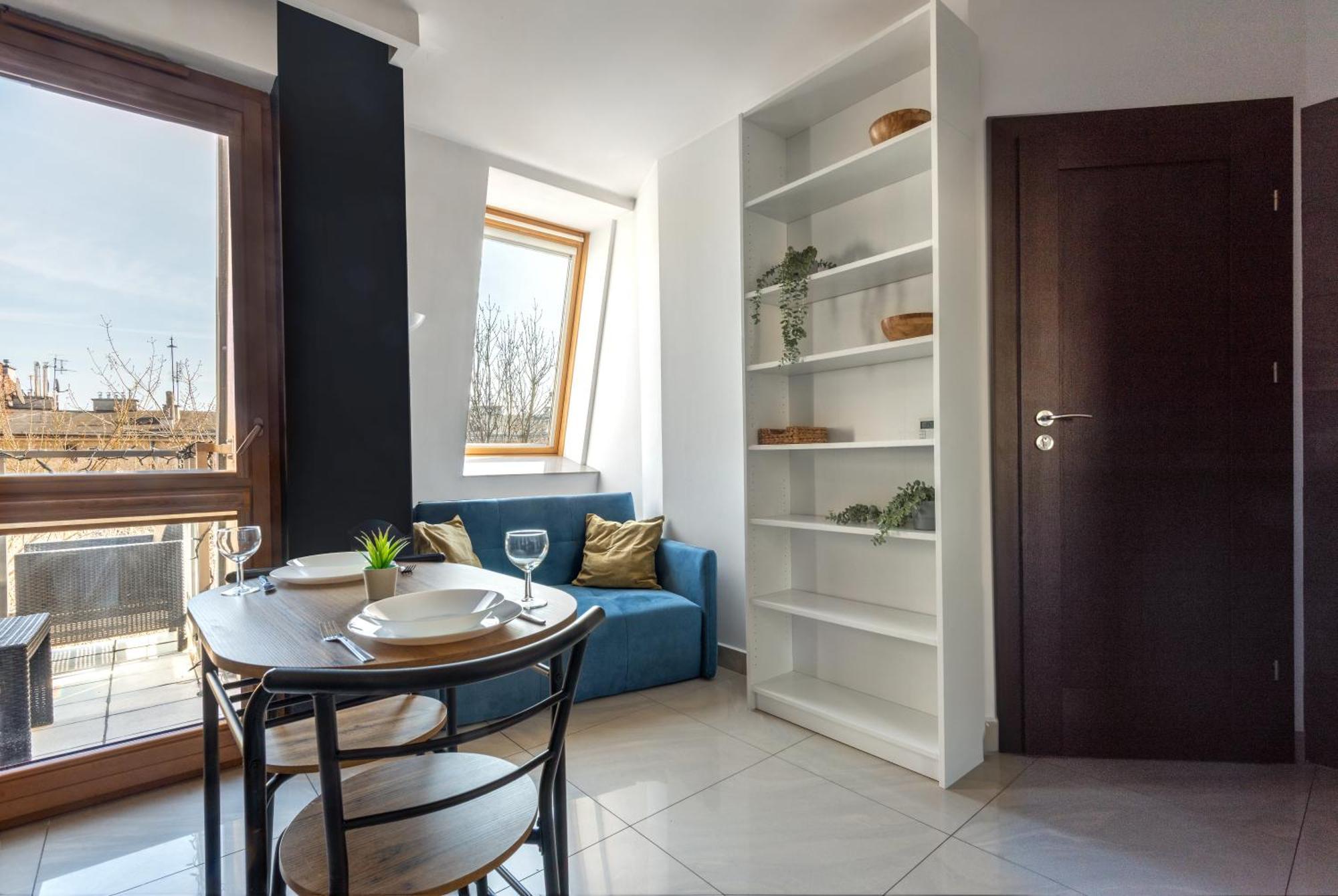 Charming With Air Conditioning For Couples In The Center Apartment