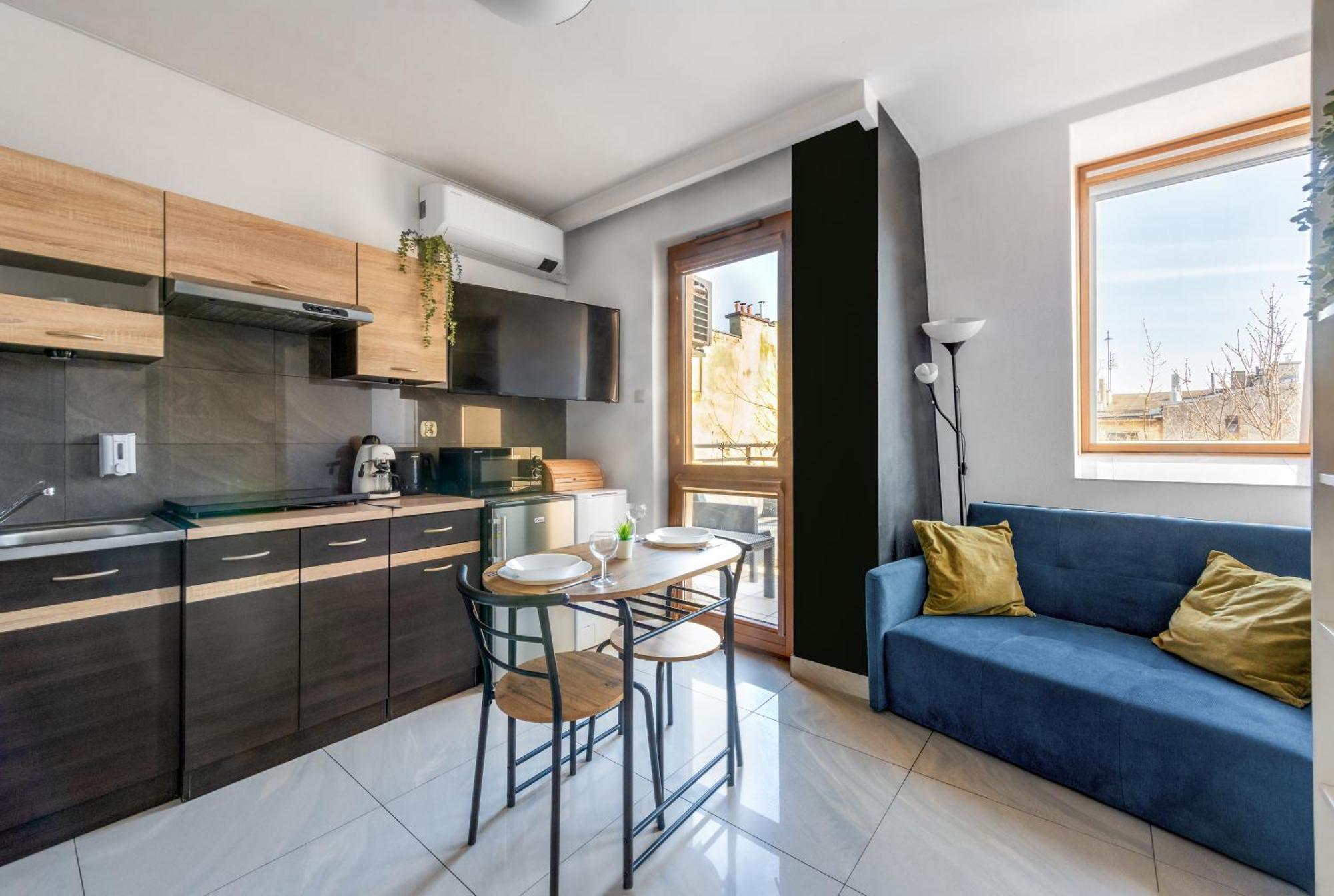 Apartment Charming With Air Conditioning For Couples In The Center