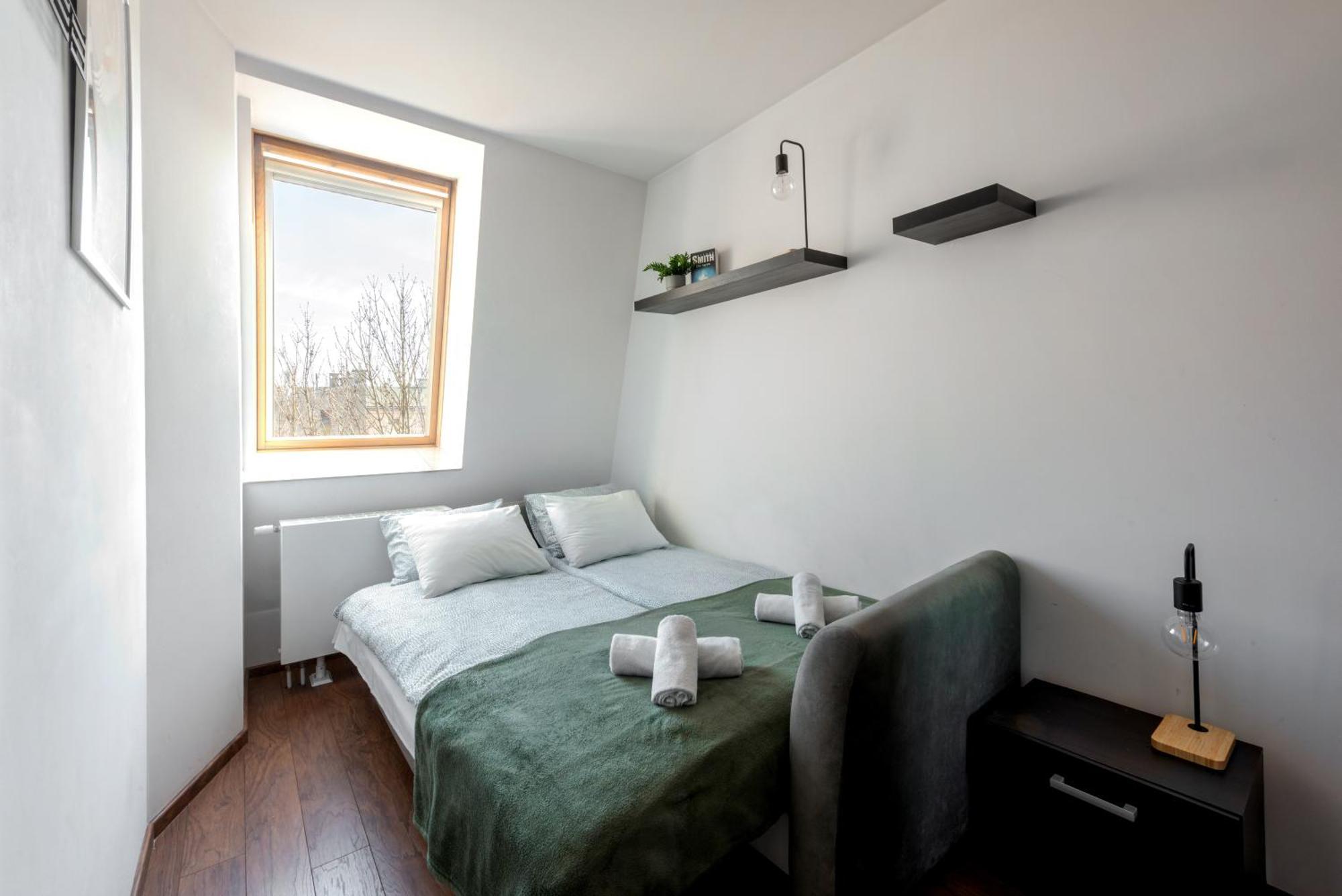 Charming With Air Conditioning For Couples In The Center Apartment